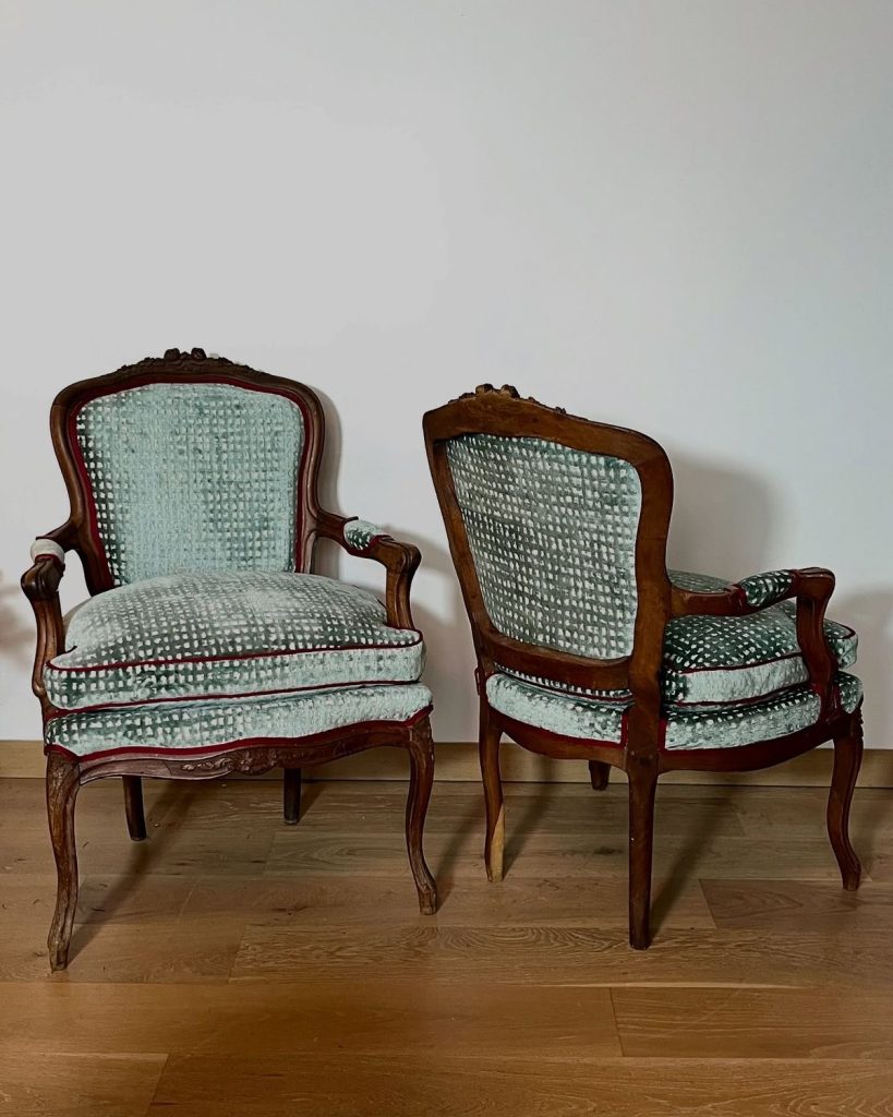 tapisserie chaise médaillon à cannes artisan